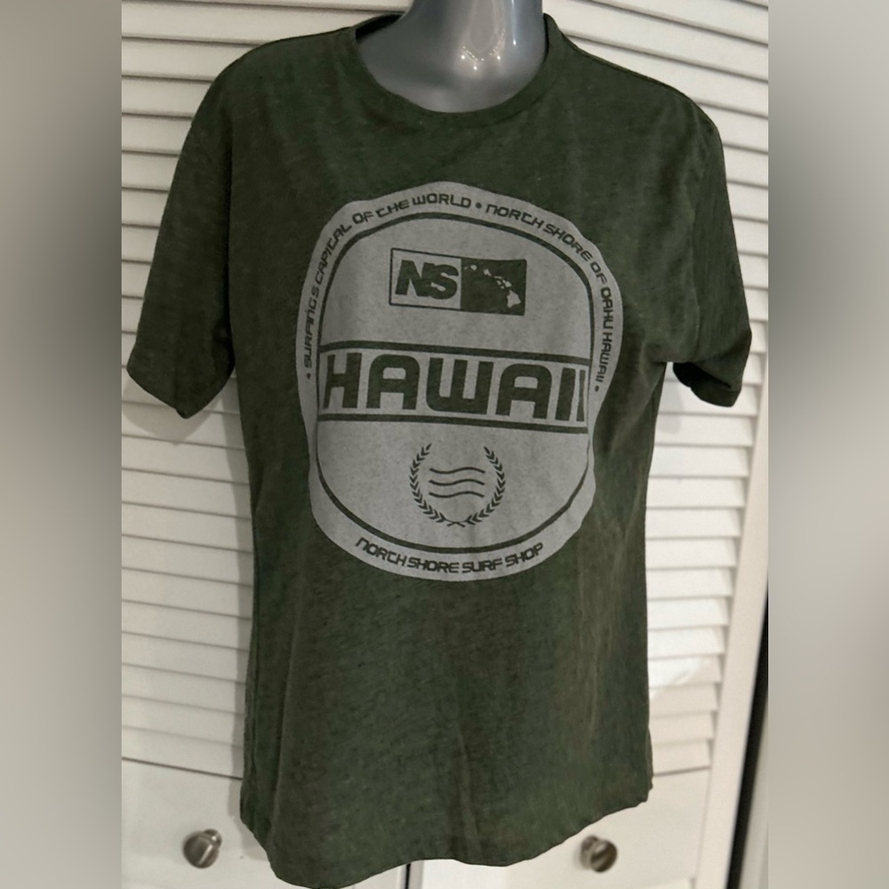 Olive green short sleeve tee featuring Hawaii